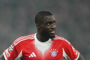 法尔克：拜仁对于帕续约情况有点紧张，但球员对完成续约有信心