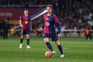 记者：德容和巴萨已经谈妥续约，目前的阻碍是球员的经纪人