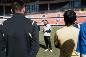 Kaiyun开云中国官网-踢遍四级联赛！1米95高中锋加盟榆林，但遭停赛6场无缘足协杯首战