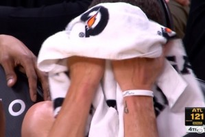 Kaiyun网页版-库里下半场20分难阻勇士惨败 镜头捕捉失落一幕：坐板凳毛巾捂脸|斯蒂芬·库里|肯纳德|外线|亚特兰大老鹰队|金州勇士队_新浪体育_新浪新闻