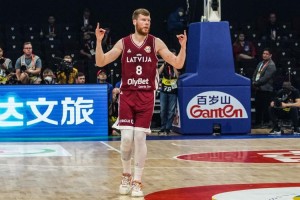 Kaiyun开云中国官网-尽力了！贝尔坦斯13中5&amp;amp;三分10中4拿到16分 另有10板1助2断1帽